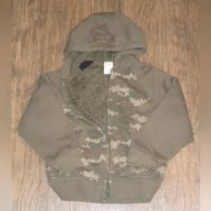 Faded Glory's boys camouflage/green zip up hoodie size S 6-7.